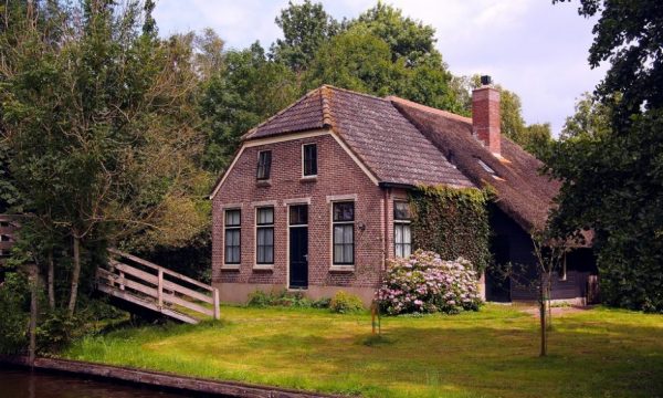 Stedelingen kopen vaker huis in landelijk gebied.